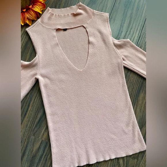 🦋B2G1🦋EXPRESS Key Hole Short Sleeved Mock Neck Sweater | SMALL | - Picture 6 of 8